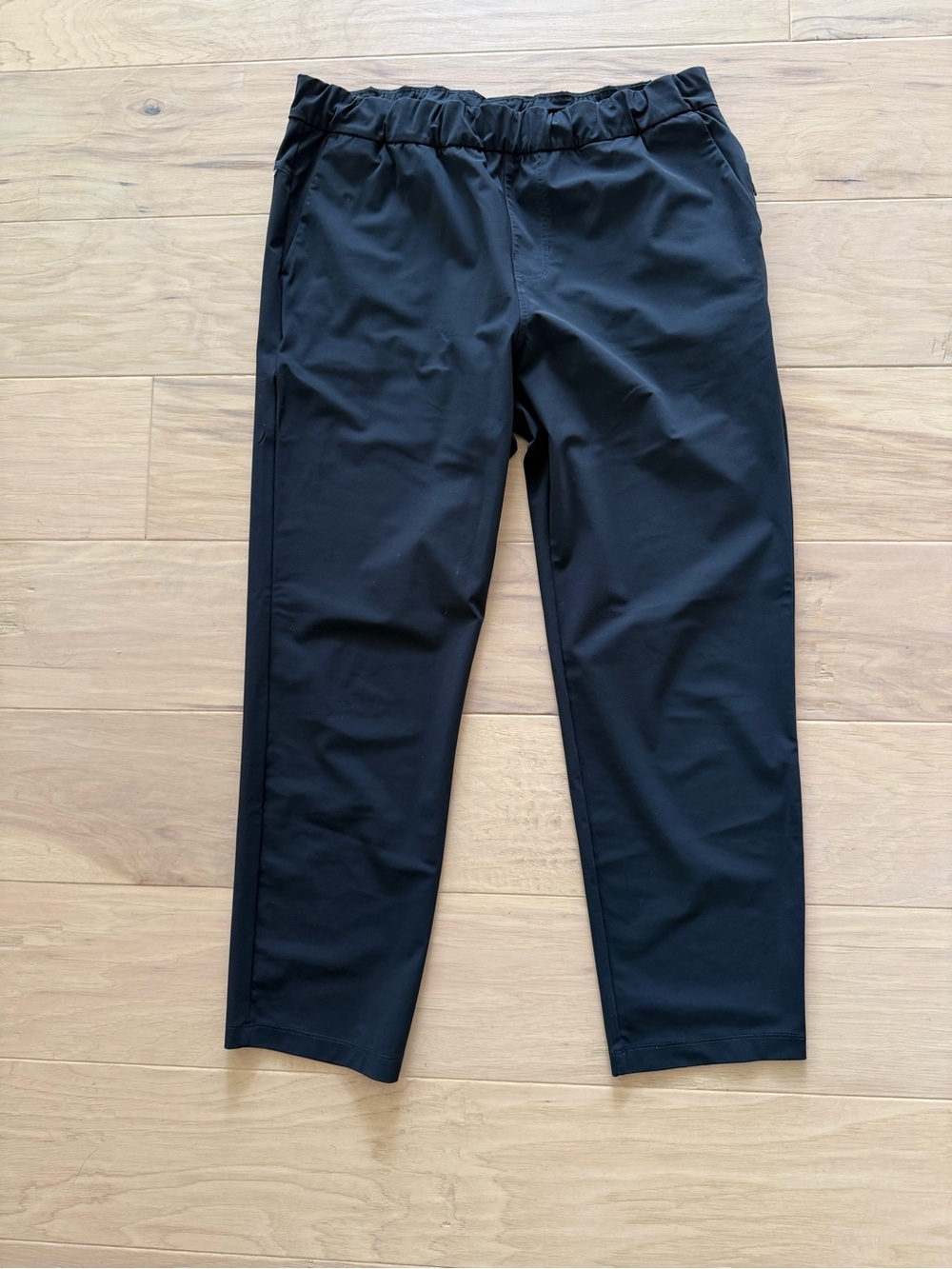 Vuori Black Cropped Elastic-Waist Performance Pants